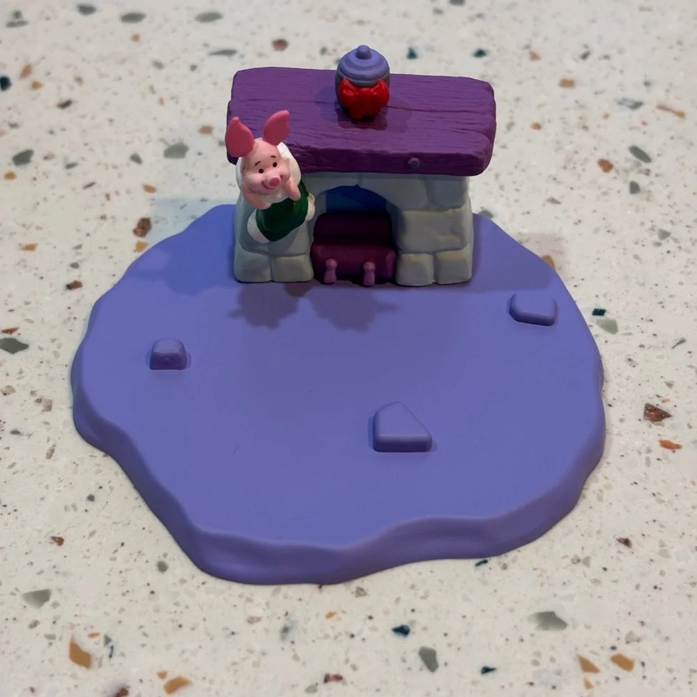 Hallmark Merry Miniatures‎ Piglet Figurine – 1999 – Christmas at Pooh’s House